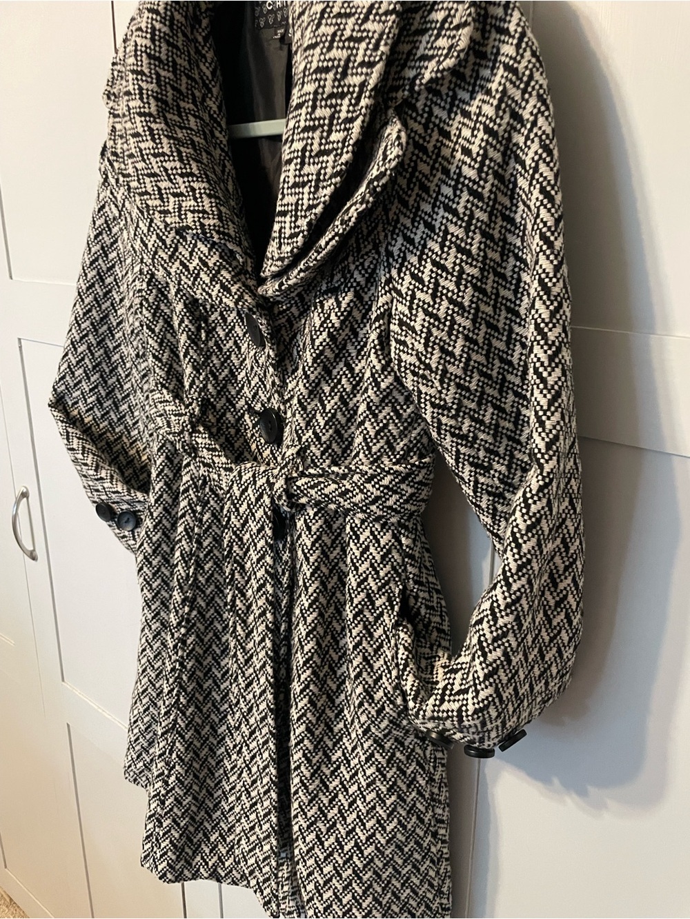 😍Coat Sale Women’s Black & White Herringbone Pea Coat with Belt